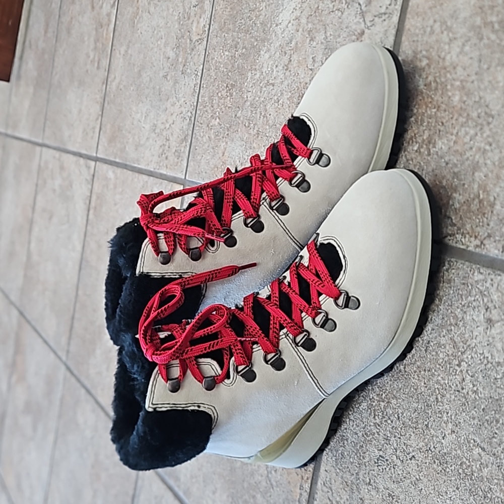 Bionica boots size 9 NWOT